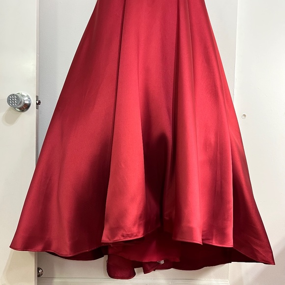 Mac Duggal Ieena 55010 Plunging V-Neck V-Back Gown - Picture 6 of 12